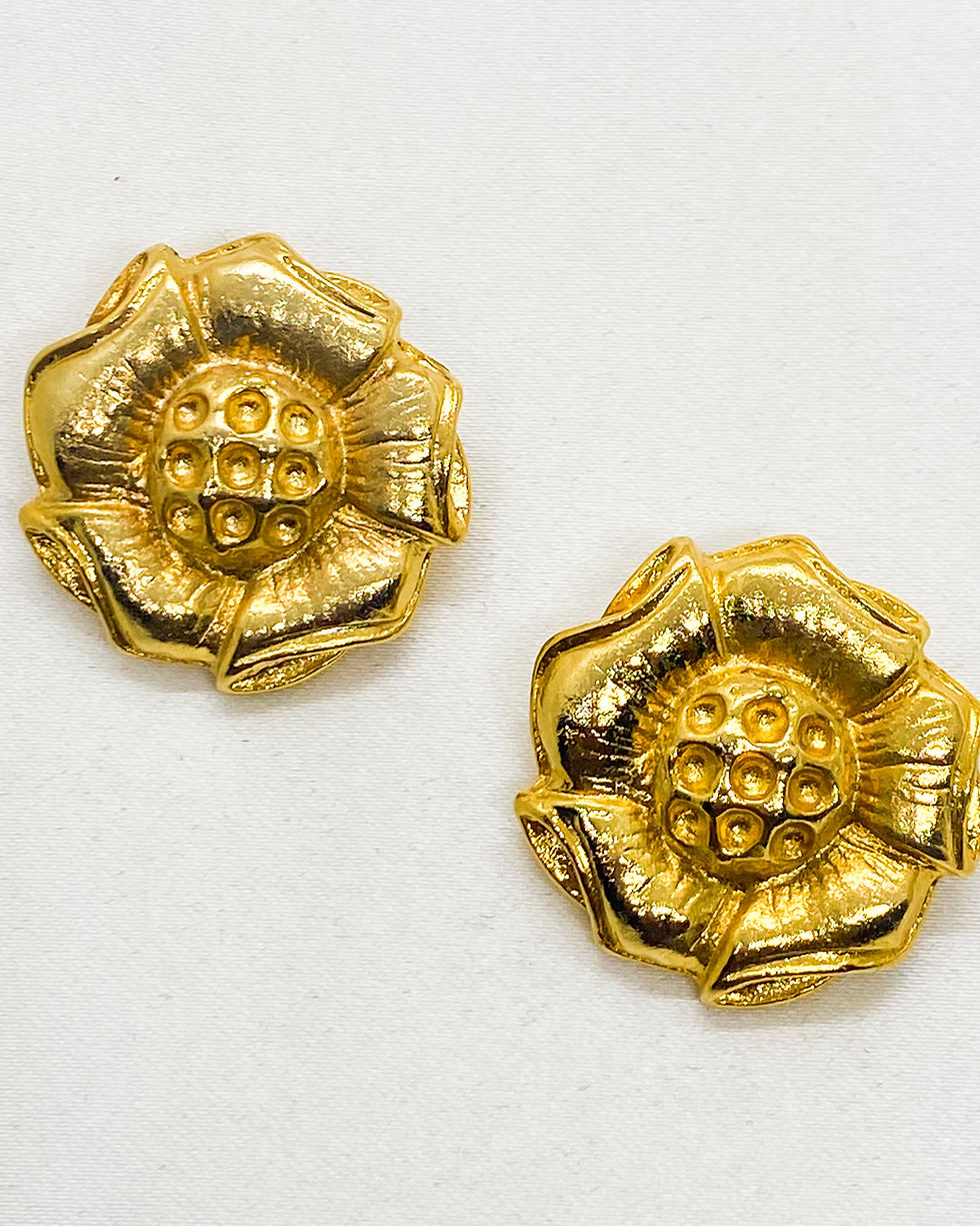 Thumbnail: 1980s Vintage Golden Daisy Clip On
