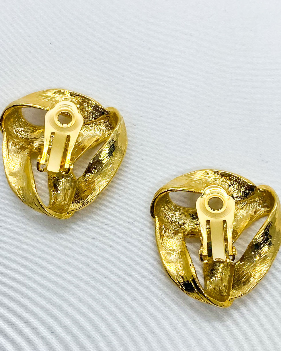 Thumbnail: 1980s Vintage Golden Knotted Ribbon Clip On