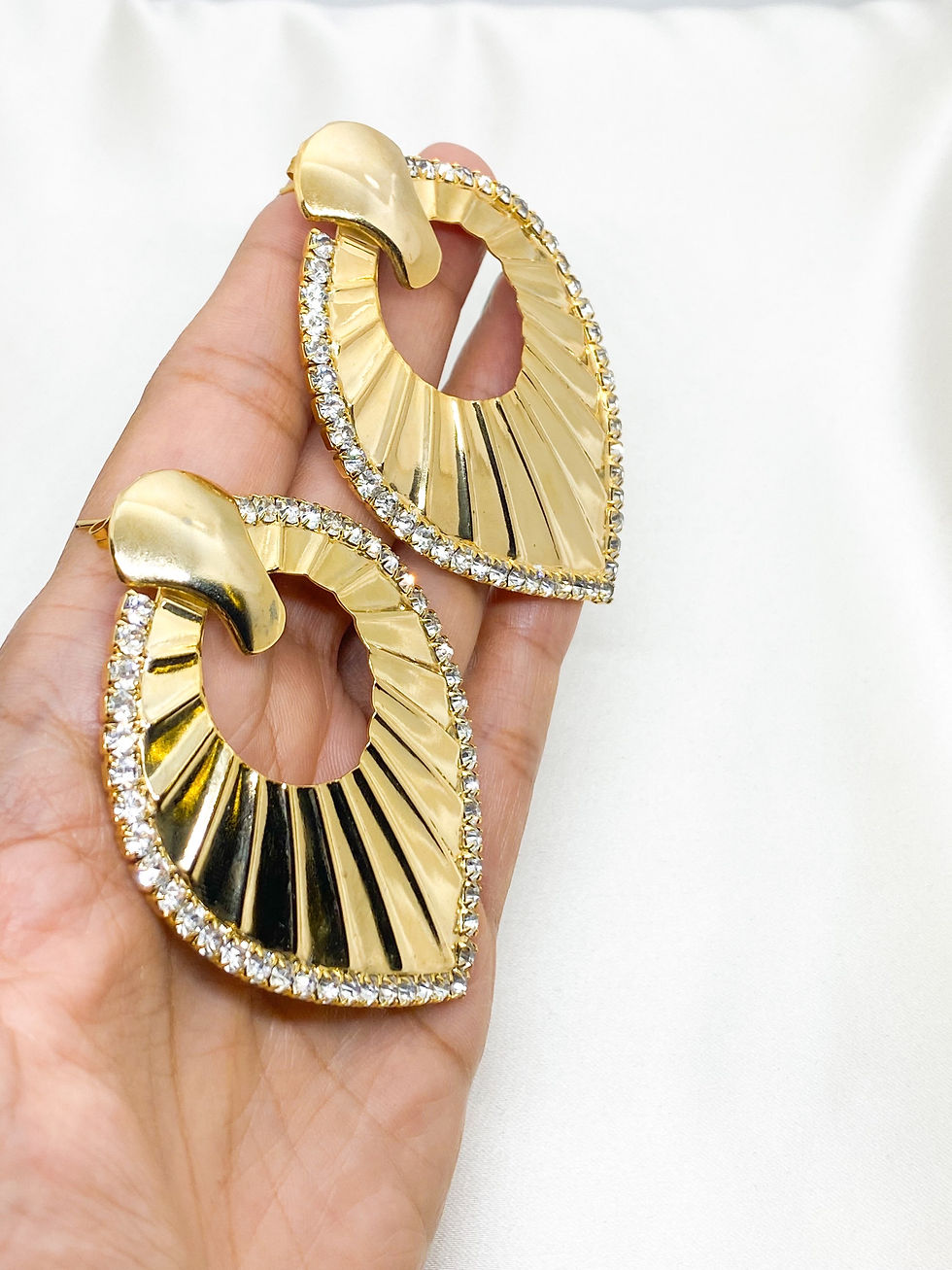 Thumbnail: 1980s Large Gold Leaf Earrings