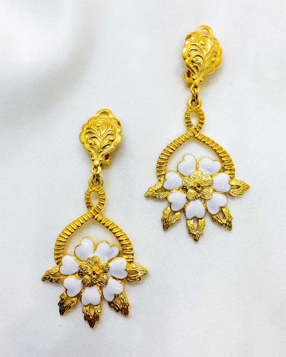 Thumbnail: 1980s Vintage Summer Flower Gold Dangling Clip On (AVAILABLE ONLY IN STORE)