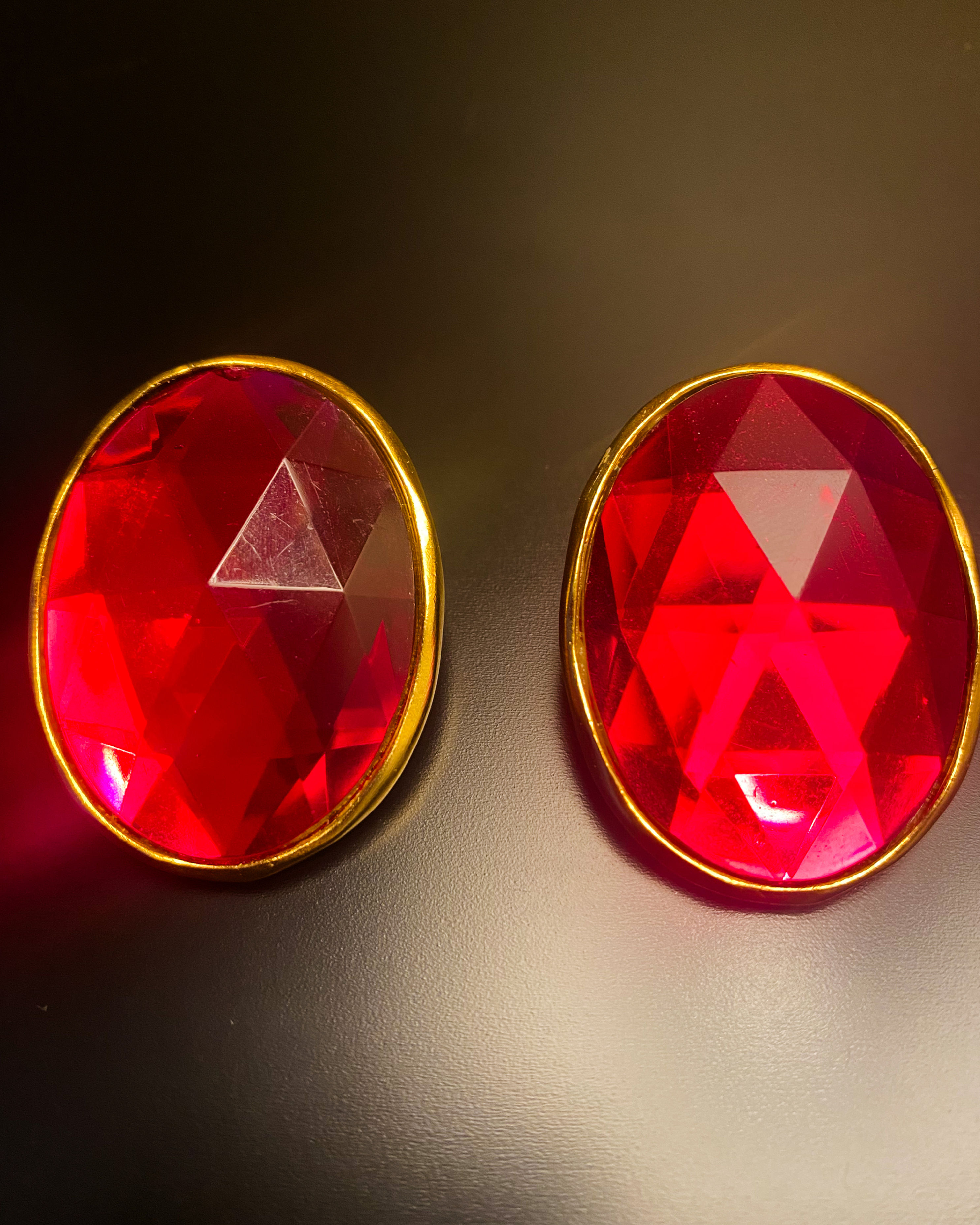 1980s BEN AMUN (Copyright signed) Fuchsia Pink Large Crystal Statement Clip On