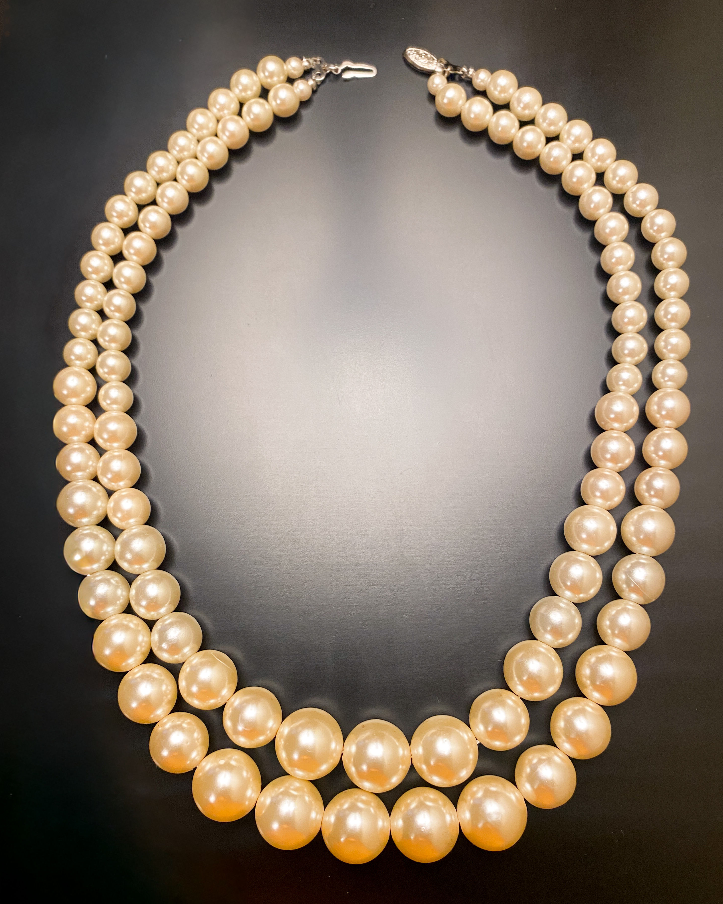 1950s Double-Strand Pearl Necklace with Chrome-Plated Fish Clasp