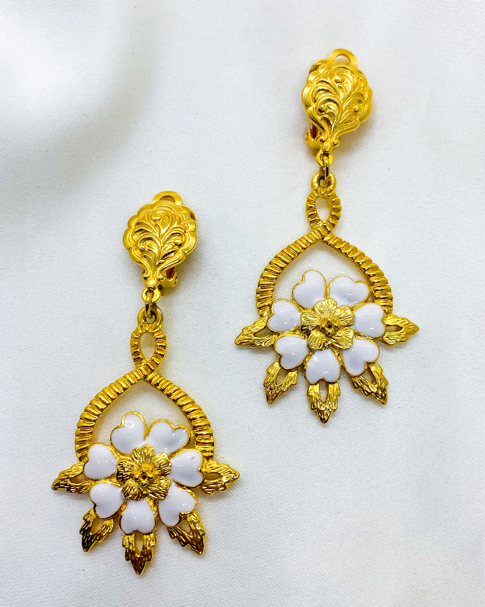 Thumbnail: 1980s Vintage Summer Flower Gold Dangling Clip On (AVAILABLE ONLY IN STORE)