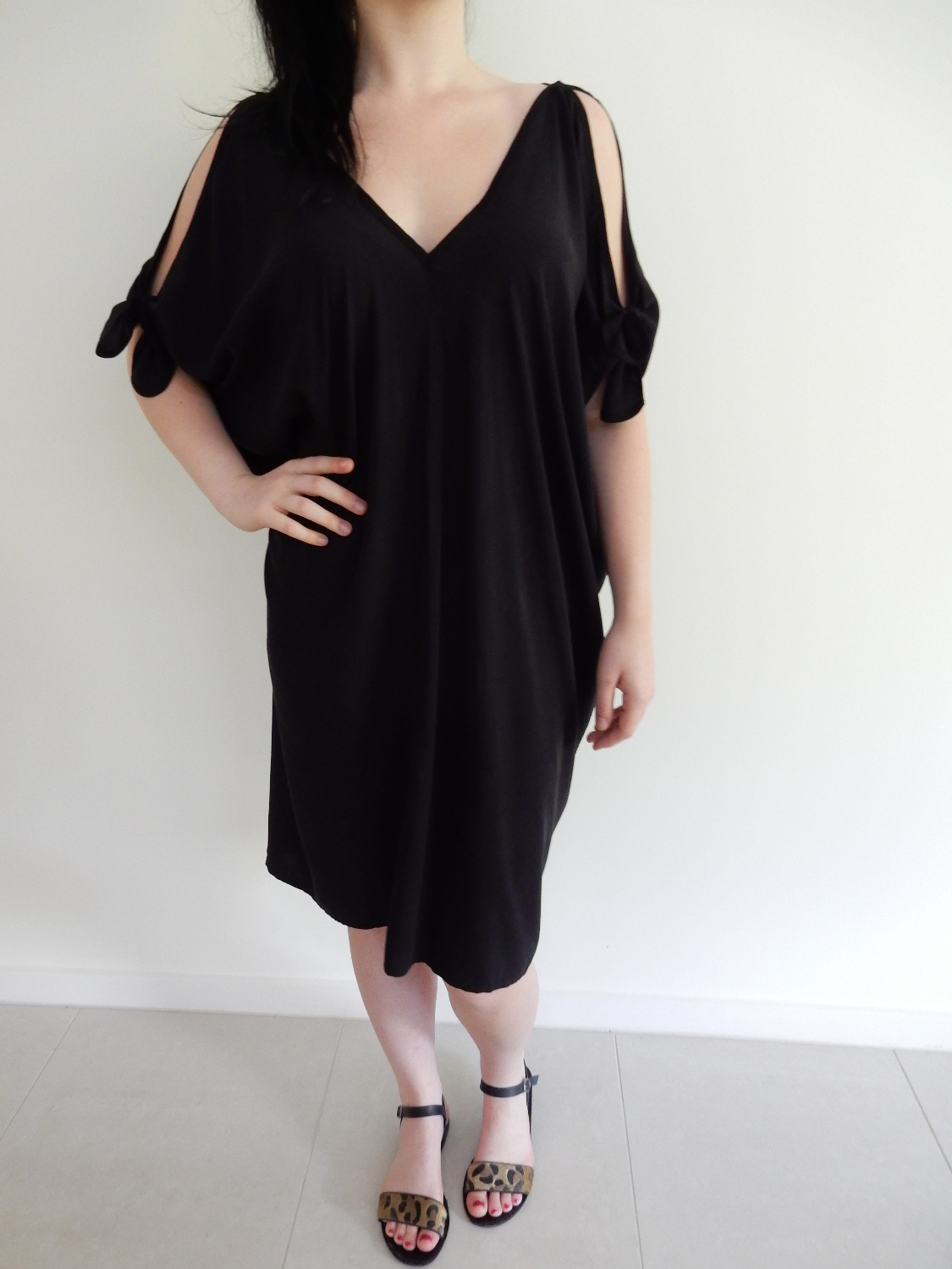 BOHO AUSTRALIA KNOT SLEEVE SHORT KAFTAN - BLACK