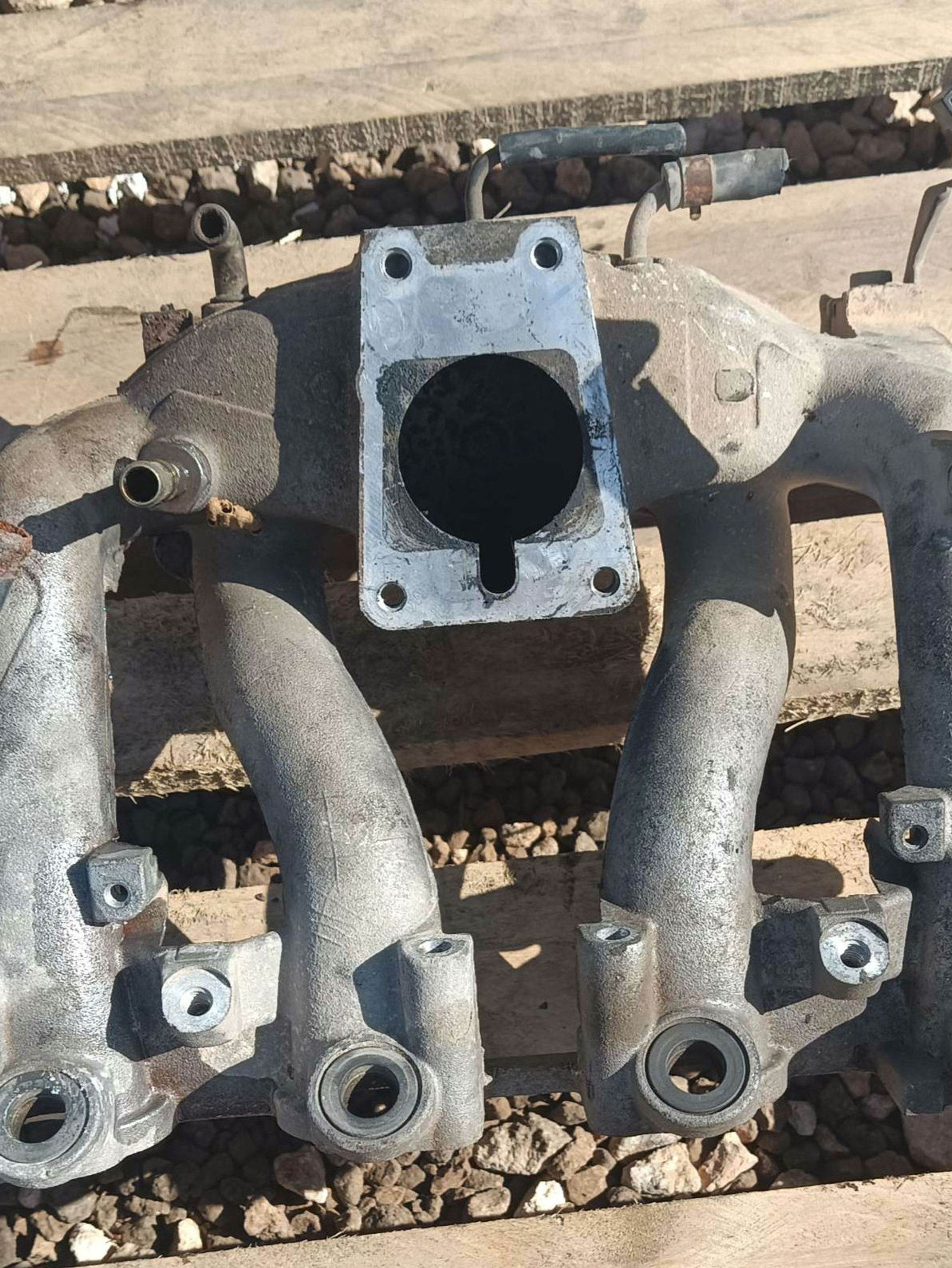 Nissan pulsar 1998 1.5lt Air intake manifold 