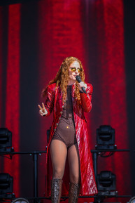 Jess Glynne