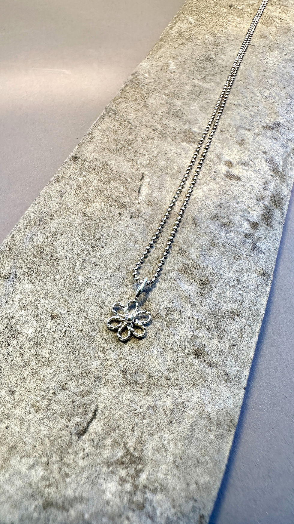Miniaturbild: #63  HALS / SCHMUCK