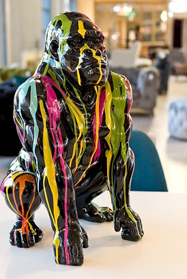 mp176_black_painted_gorilla_statuette_showroom.jpg