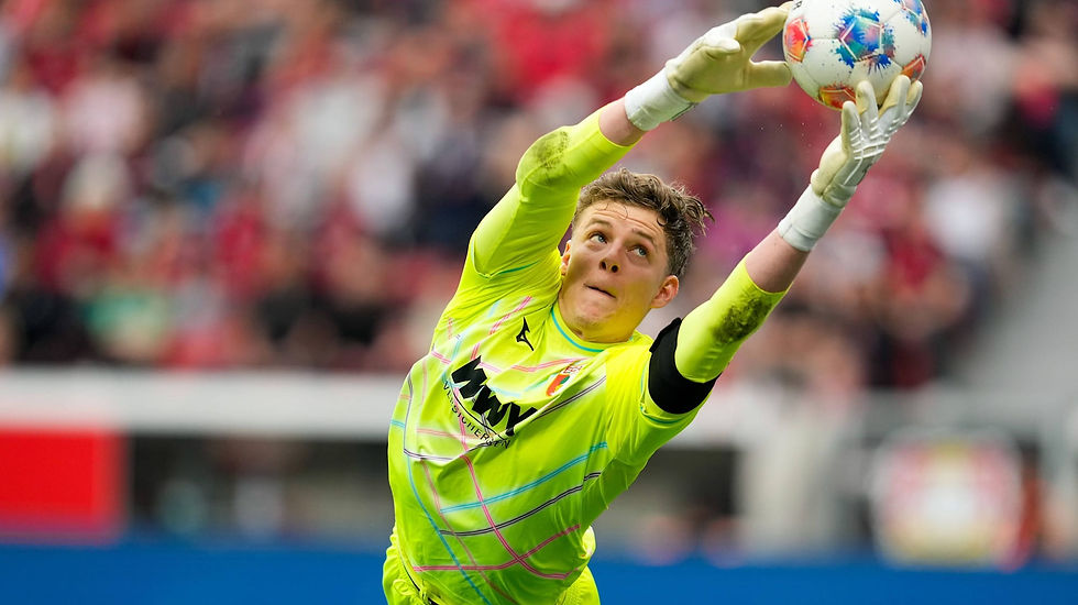 On espère que Finn Dahmen sera à la Coupe du Monde. En attendant, il est l'inamovible gardien de notre effectif.