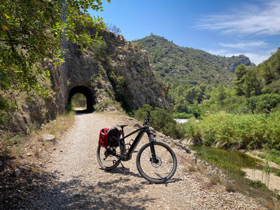 Even buiten bereik van de telefoon. In de kloof van de Serpis rivier hoor je alleen het water, de wind en de vogels.