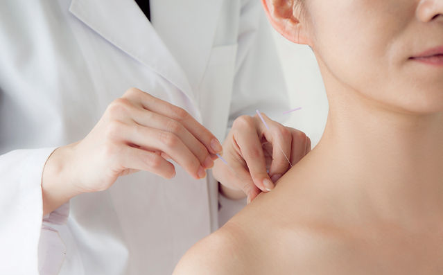 fertility acupuncture points on shoulder