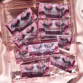 Silk lash flatlay 2.webp