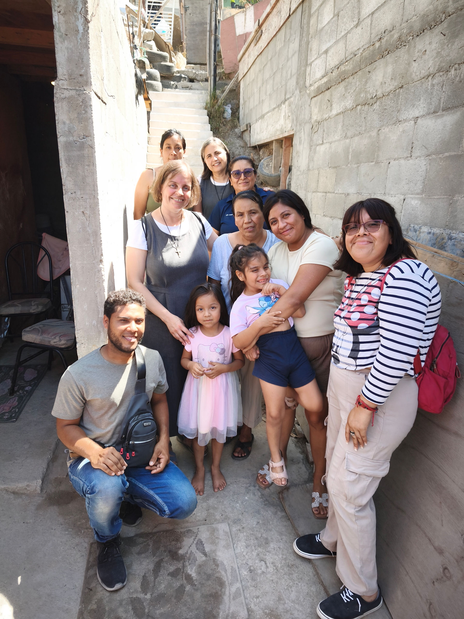 Visitando las familias del proyecto CARES
