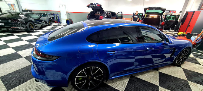 Blaues Auto innen Reinigung, Leasing Rückgabe, Politur, Auto Reinigung, autopflege, Leder Reparatur, smart. Dr. Garage