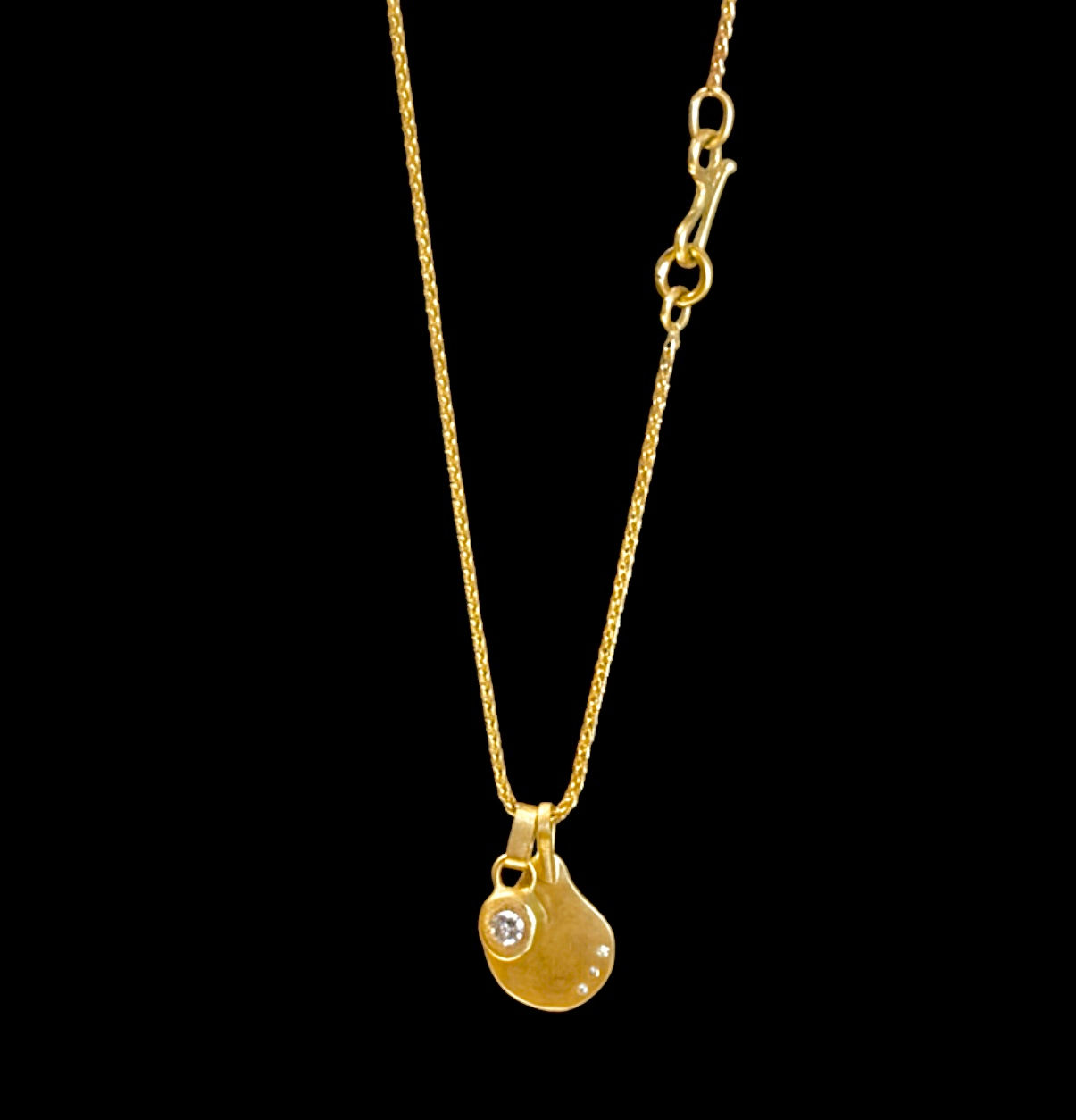 18k gold necklace with 2 elements and 0.20ct diamond