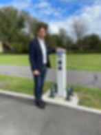 Ein Foto aus dem Jahr 2021. Viele Gemeinden haben schon früh auf den Ausbau der E-Ladestationen gesetzt. Was unter einer grünen Ministerin nicht möglich war, setzen wir nun auf unseren Auto- und Schnellstraßen um und ermöglichen die Errichtung vieler neuer E-Ladestationen auf dem hochrangigen Straßennetz.  