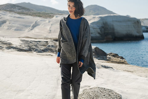 6g_Elfe11_Pulli_Krabbe_blau_Kimono_Aleksandra_Otko.jpg