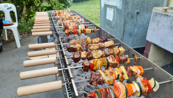 Chromstahl Spiessli Grill | Spiess Holzkohle Grill | Grill | Spiessligrill | Kanalgrill | Holzkohle Grill | Metergrill | Schaschlik Grill | Spiessdreher | Schaschlik | Grillerlebnis | Edelstahlgrill | Chromstahl |Russischer Grill | Grillspiesse | Uri | Altdorf | Grill mieten | Spiessligrill mieten | Feiern | Party |Essen | Trinken | Partygrill | BBQ Grill | barbeque grill | Schweiz | mieten | kaufen | Partygrill | BBQ | Metergrill | Meter