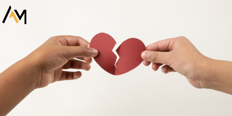 Casal assinando documentos com advogado — separação e divórcio.