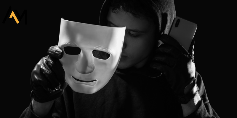 Pessoal no celular para efetuar golpe do pix