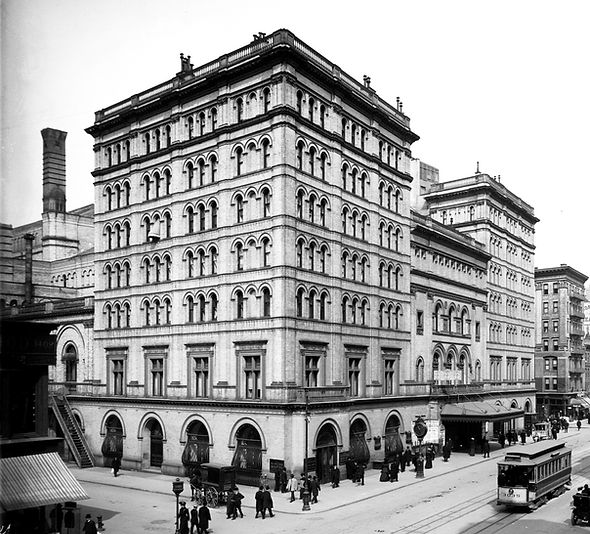 Metropolitan_opera_1905_edited.jpg