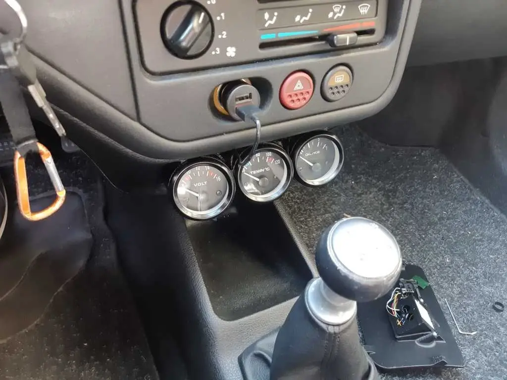 Peugeot 106 Rallye GTI ashtray center for 52mm gauges