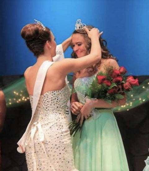 pageant crowning (3).jpg