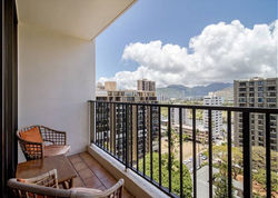 Waikiki Banyan 1507