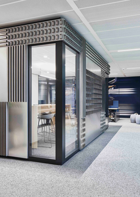 ontwerp innovatieve werkomgeving voor MCB international met diverse thema's staal en edelmetaal by M+R