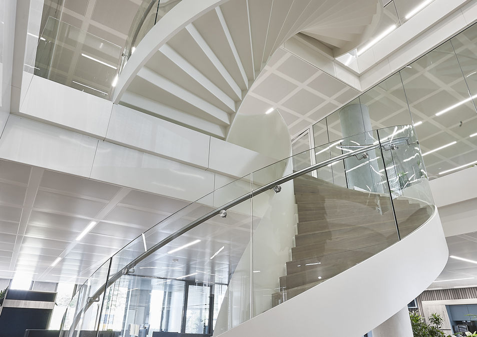 stalen wenteltrappen + vide ontwerp M+R in gebouw BOLD