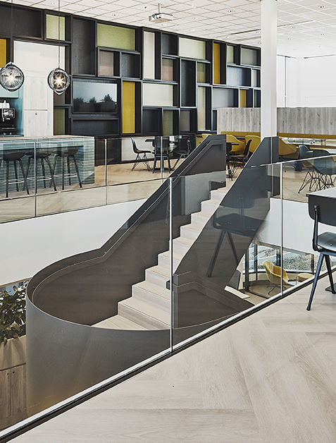 Hybride innovatieve werkomgeving by M+R