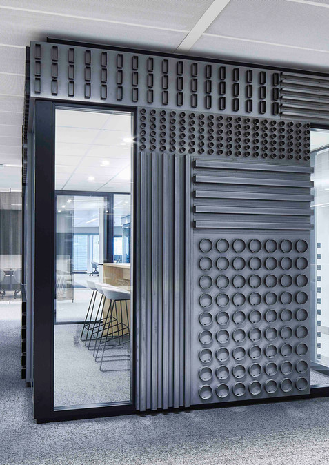 ontwerp innovatieve werkomgeving voor MCB international met diverse thema's staal en edelmetaal by M+R
