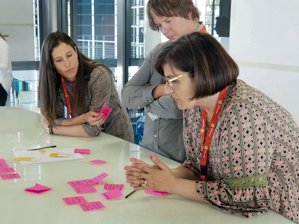 Atelier créatif en équipe pour développer une stratégie d'innovation par l'expérience
