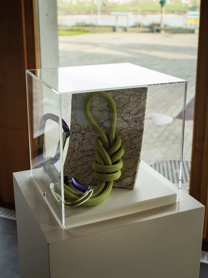 Objet exposé pour le jeu interactif - Personnage de Nicole, la guide de montagne