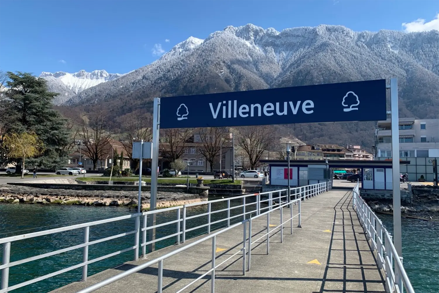 Panneau d'arrivée au débarcadère de Villeneuve 