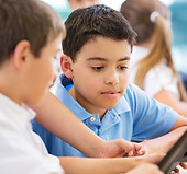 Meninos na escola