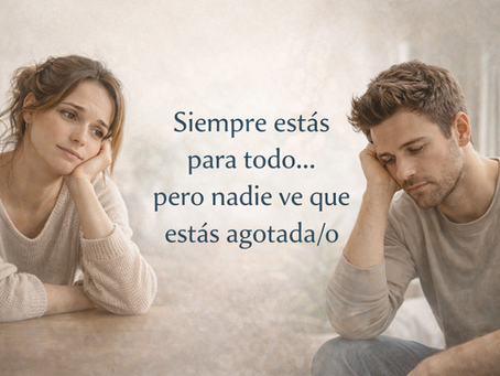 hombre y mujer con expresión de cansancio emocional representando la sensación de estar para todo pero sentirse agotados por dentro