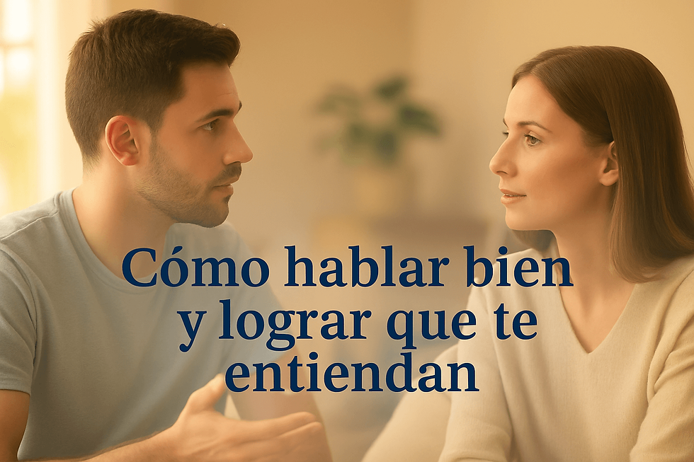 Mujer joven con expresión atenta y tranquila mientras conversa, representando el poder de hablar bien y lograr que te entiendan.