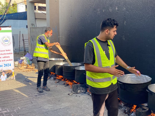 GAZZE'DE SICAK YEMEK DAĞITIMLARIMIZ DEVAM EDİYOR...
