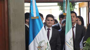 Residentes de CUCV reciben reconocimientos en la UVG