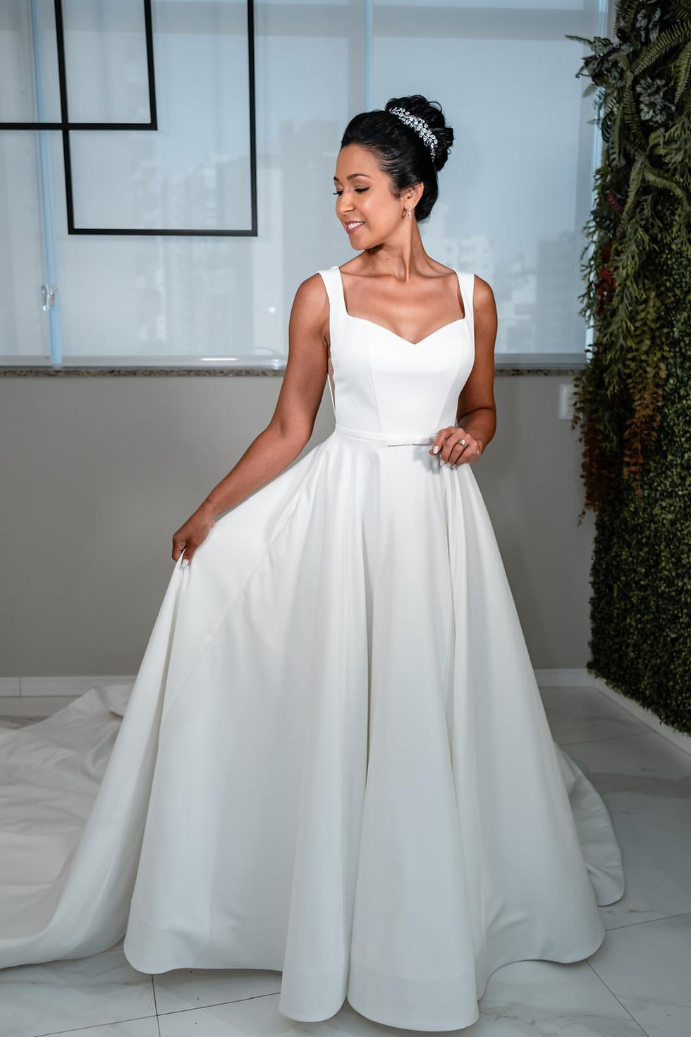 Vestido de noiva Allure Bridal minimalista evase