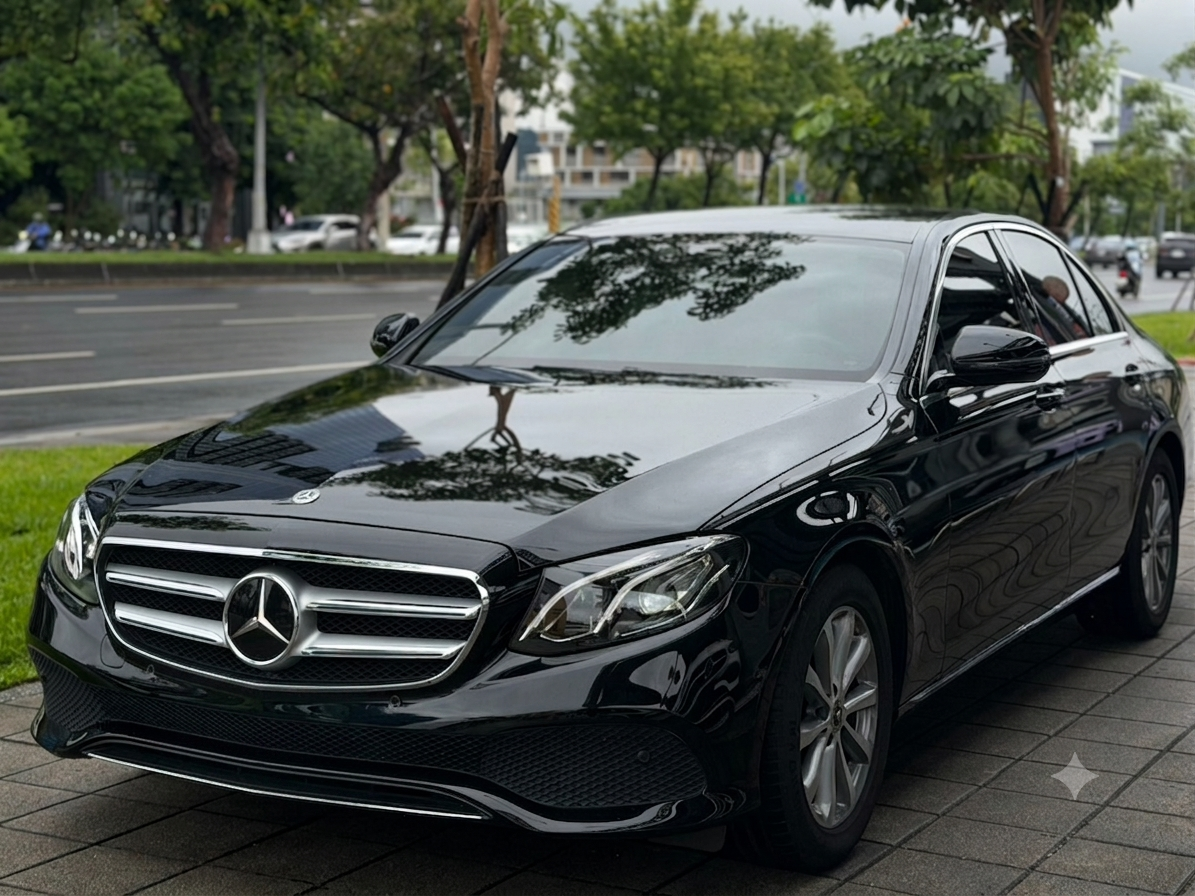 【Benz】 E-Class Sedan 2019款 E200 Avantgarde 黑色