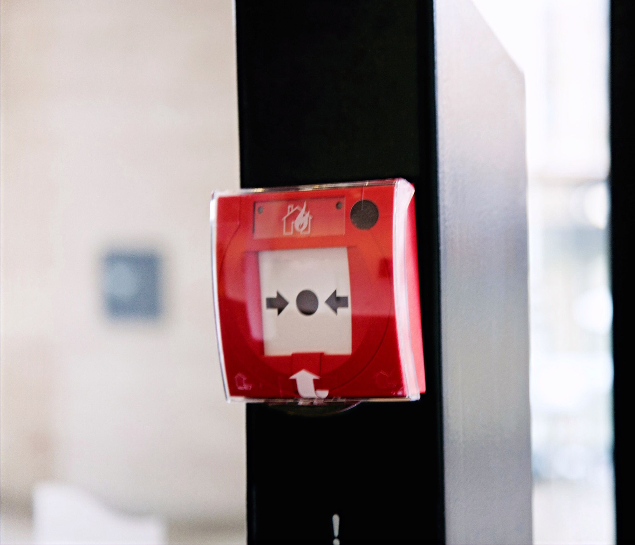 Установка охранно-пожарной сигнализации