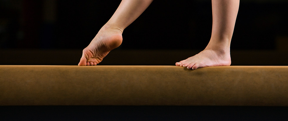 Gymnaste Femme sur le faisceau d'équilib