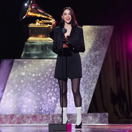 Charli XCX y St. Vincent triunfan en los Grammys