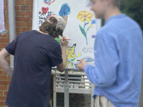 Trivsel handler ikke om skærme. Det handler om deltagelse.