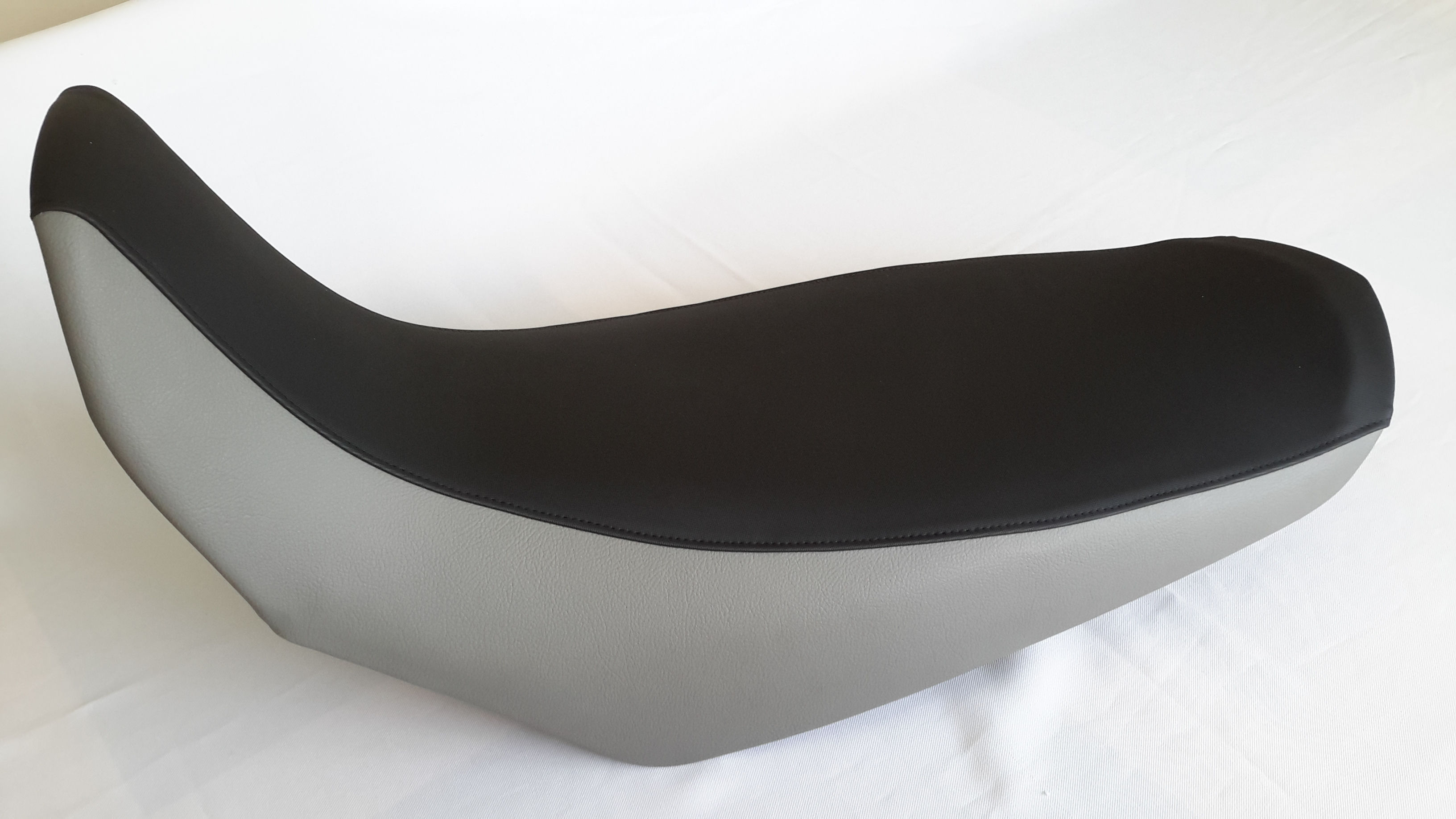 Replacement seat cover to fit: Yamaha XT660R 2004 onwards. choice of colours