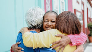 Finding Friendship in Senior Living: How to Build Meaningful Connections