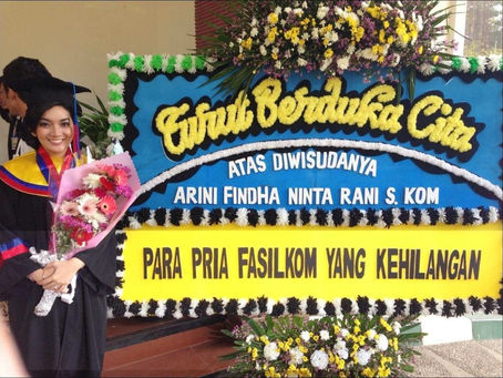 Karangan Bunga Banjiri Kodam Jaya, Ada Dari Kaum Punk