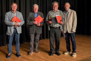 Außerordentliche Ehrungen in Einhausen -Hessischer Turnverband zeichnet Walter Mirwald und Albert Mehl für Engagement im Sportjournalismus aus